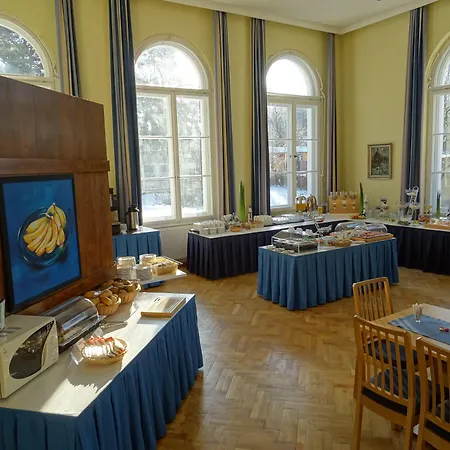 Waldschloss Parow فندق 3*